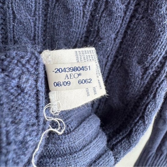 Y2K 2009 American Eagle V-Neck Sweater Womens M Navy Cableknit Preppy Academia - Picture 10 of 10